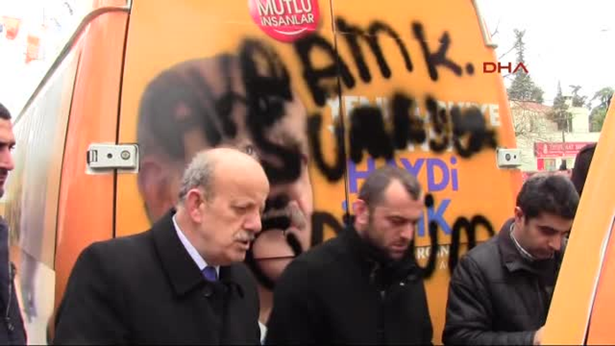 AK Parti Seçim Araçlarına Sprey Boyalı Saldırı