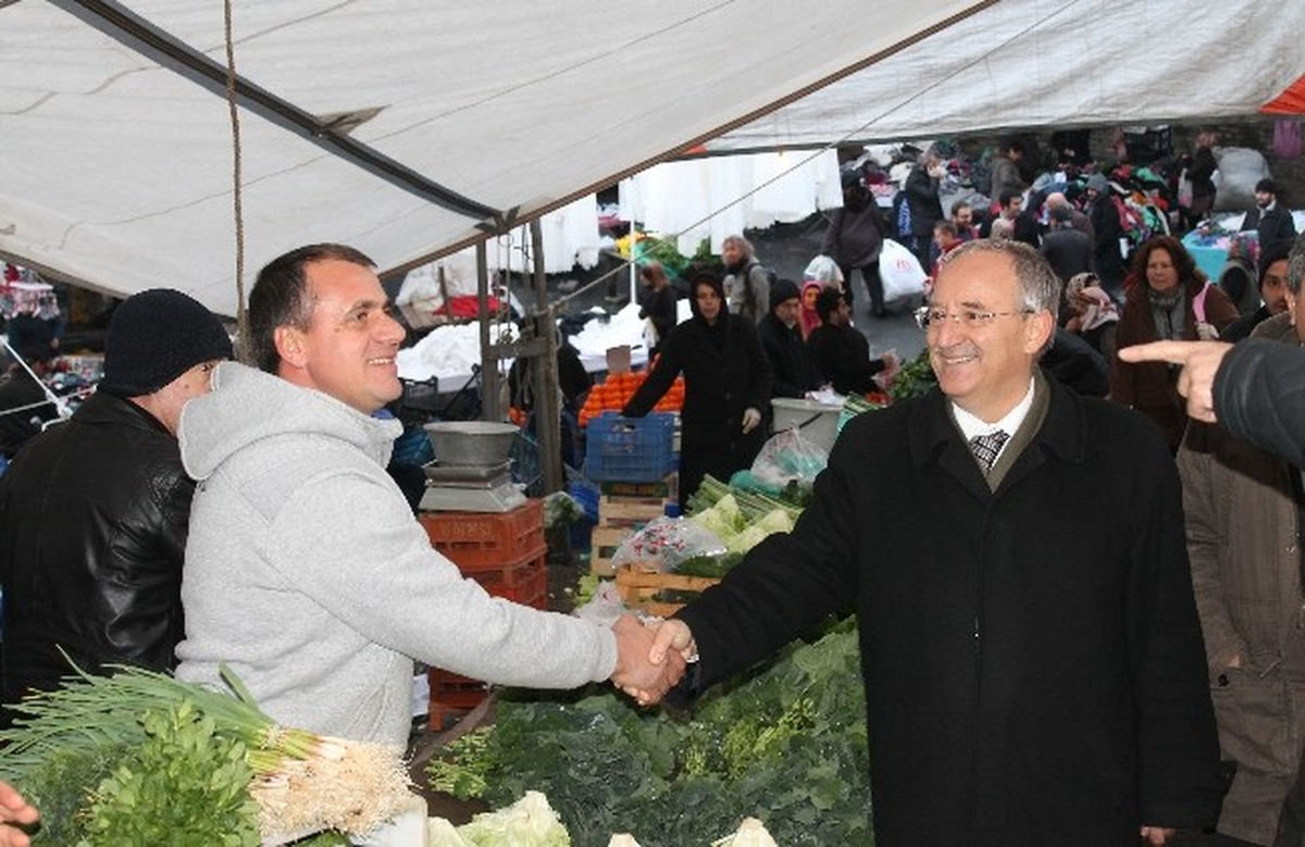 Ak Partili Sedat Özsoy Pazarcıları Dinledi