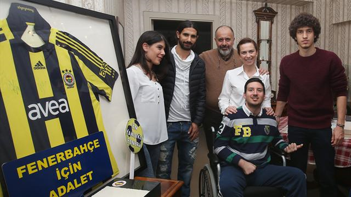 Alper Potuk ve Salih Uçan\'dan Darüşşafaka Fizik Tedavi Merkezine Ziyaret