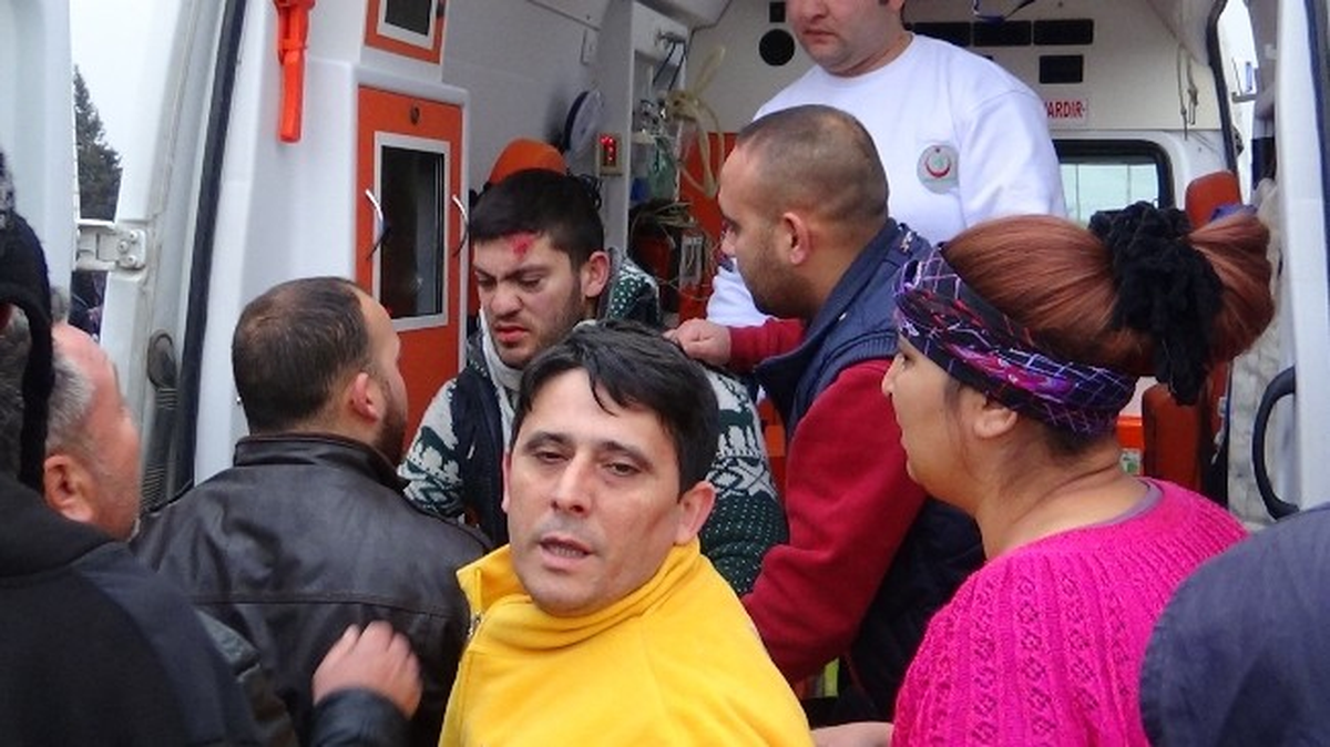 Ambulansa Binmek İstemeyen Yaralı Sürücü Zor İkna Edildi