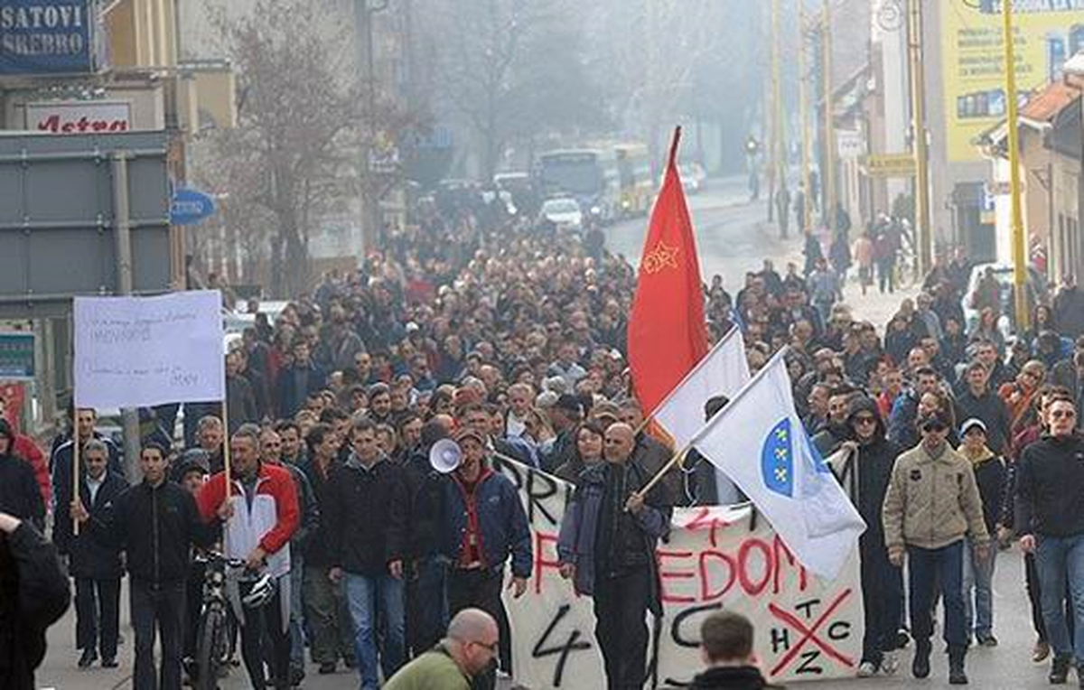 Arnavutluk ve Bosna Hersek\'te Protestolar