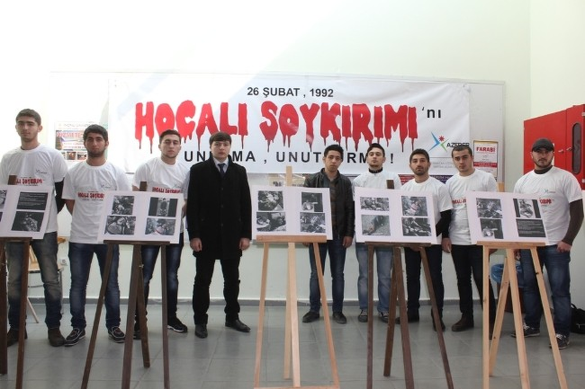 Azerbaycanlı Öğrenciler Hocalı Katliamını Kınadı