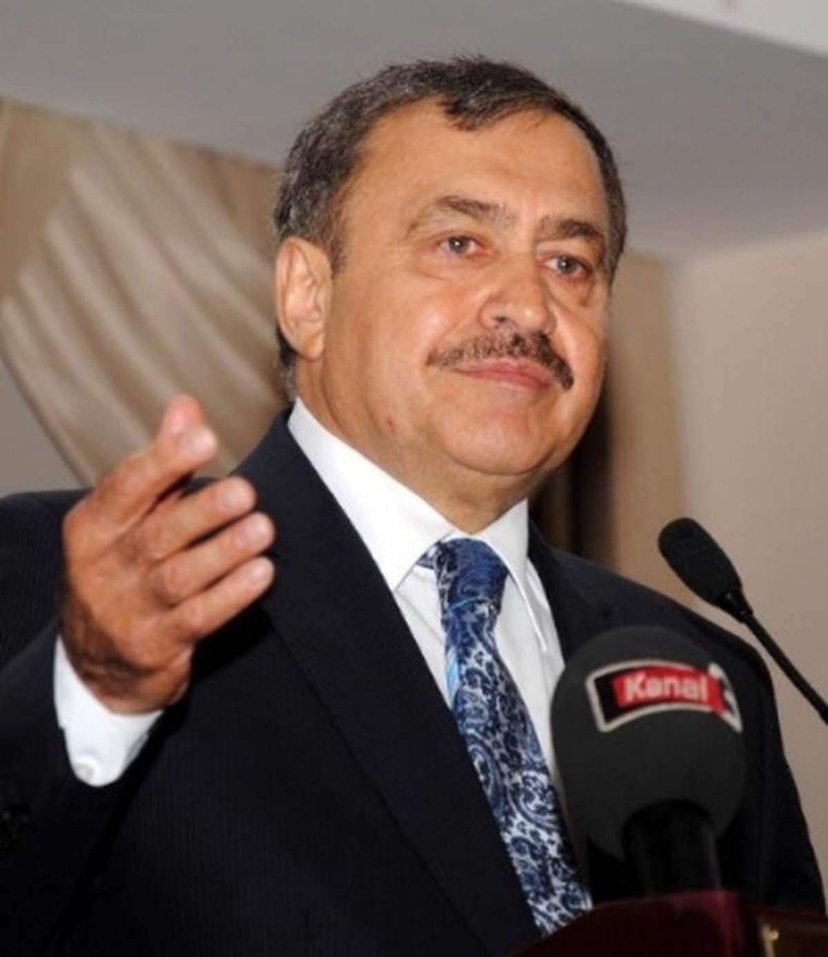 Bakan Eroğlu: "Su kesintisi olursa bıyıklarımı kesmek zorunda kalacağım" -