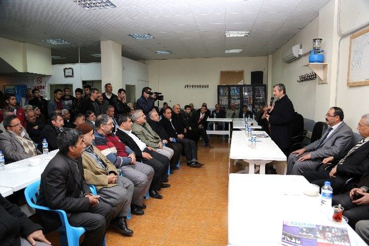 Başbakan İçin Sürpriz Doğum Günü Pastası Kesildi