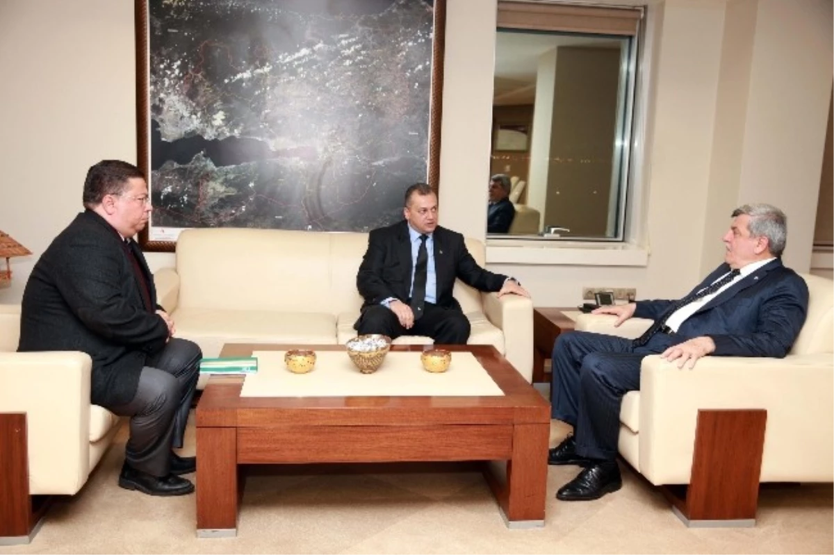 Başkan Karaosmanoğlu; "Stkl\'lar Demokrasi İçin Vazgeçilmezdir"