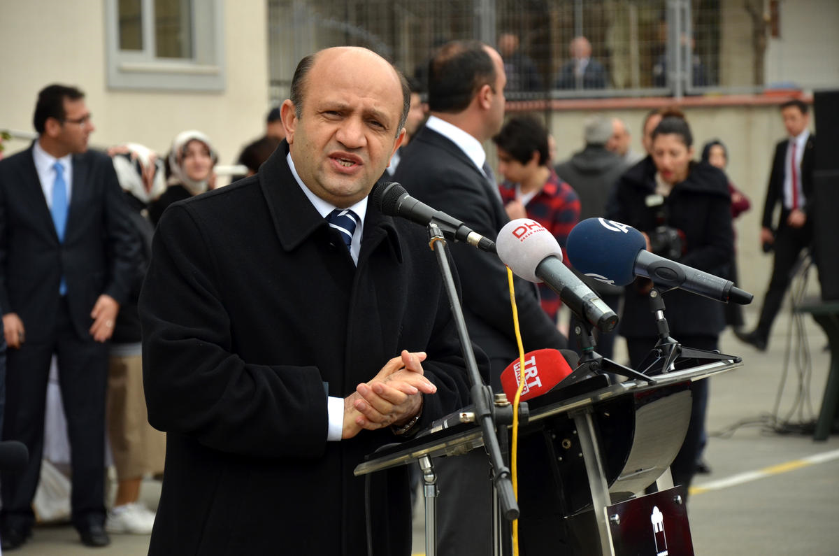 Bakan Işık: Ülkenin Geleceğini Aydınlatmak İçin Çalışıyoruz
