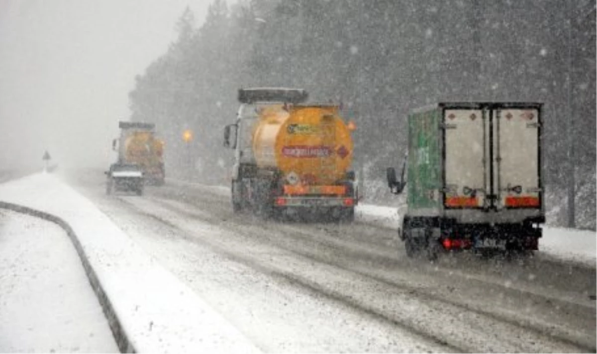 Bolu\'da Emniyetten Sürücülere Kar Uyarısı