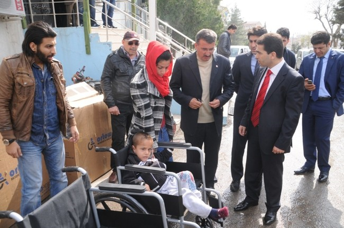 Cizre Emniyet Müdürlüğü 20 Engelliye Sandalye Dağıttı
