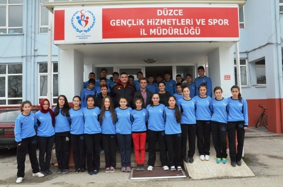 Düzceli Hentbolcular Analig\'de İddialı