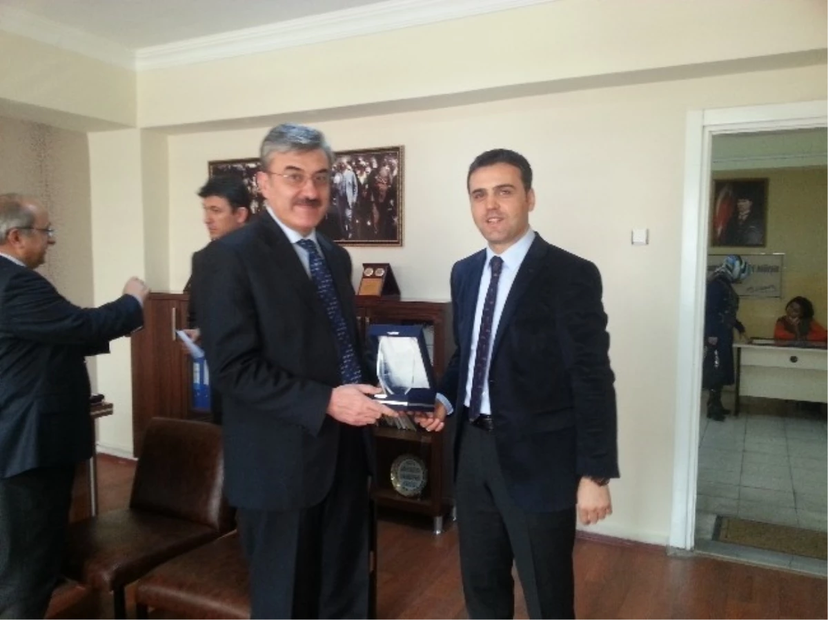 Erzurum Vergi Dairesi Başkanı Poyraz\'dan Mecidiye İlköğretim Okuluna Ziyaret