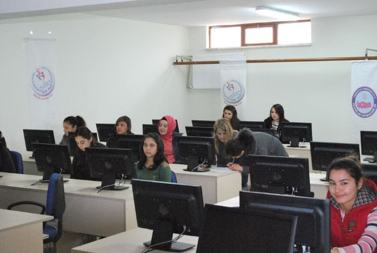 Gençlik Merkezi\'nden Bilgisayar Kursu
