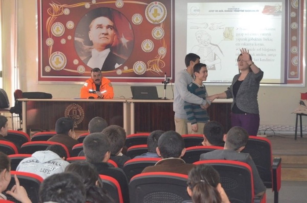 Gençlik Merkezi\'nden İlk Yardım Semineri