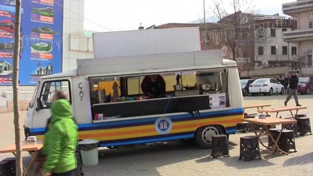 Gönül gözüyle yemek yapıyor -