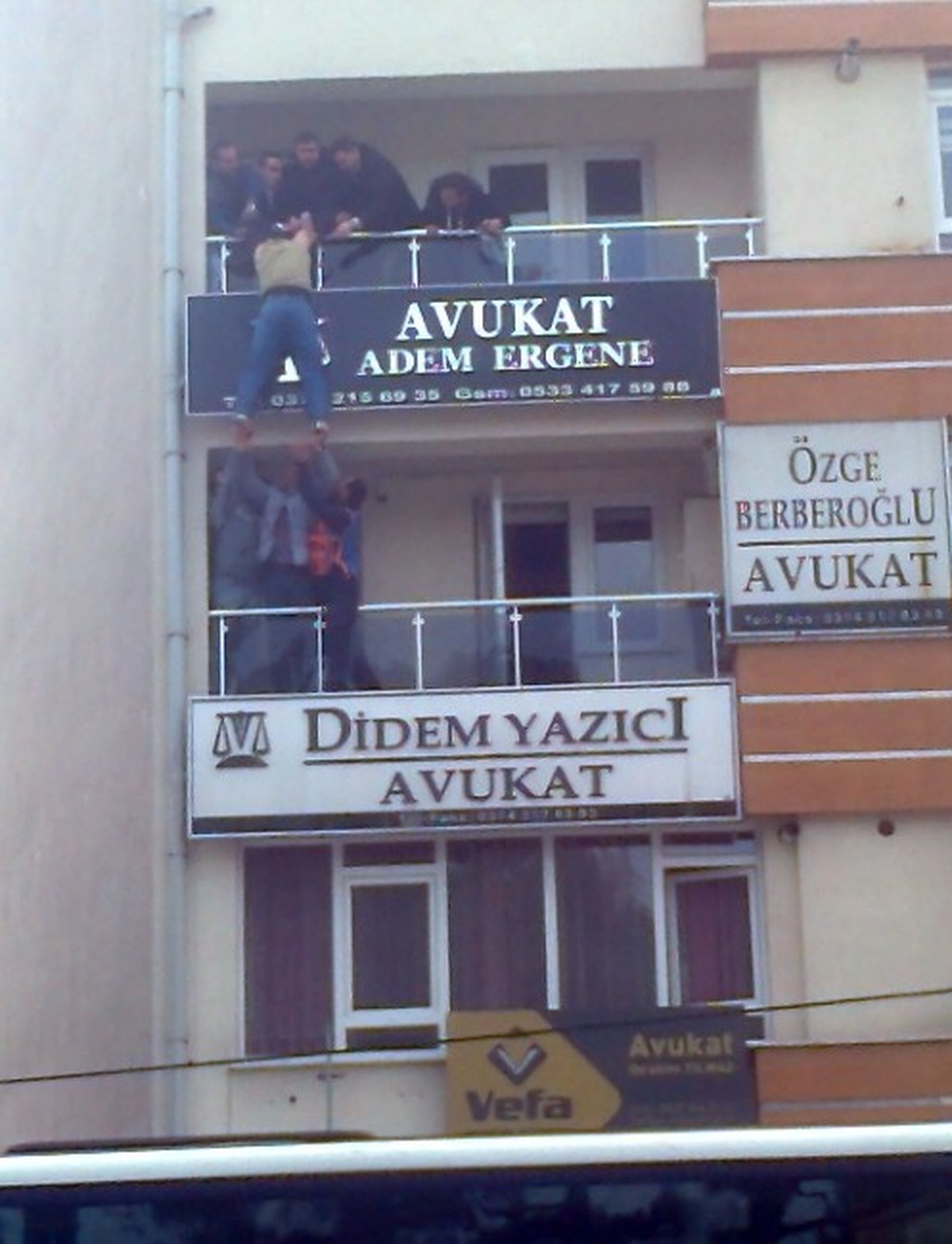 İcralık Olan Astsubay 3\'üncü Kattan Atlamaya Çalıştı