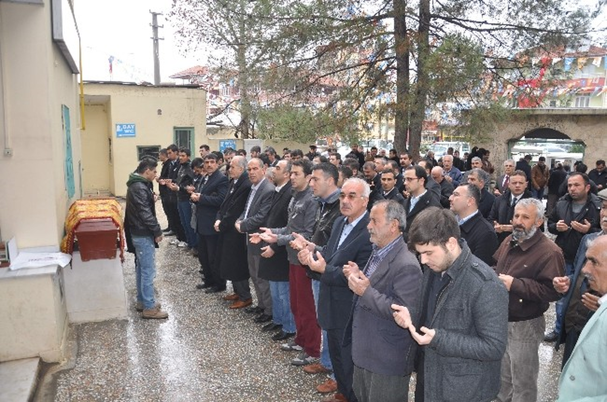İntihar Eden Üniversite Öğrencisi Toprağa Verildi