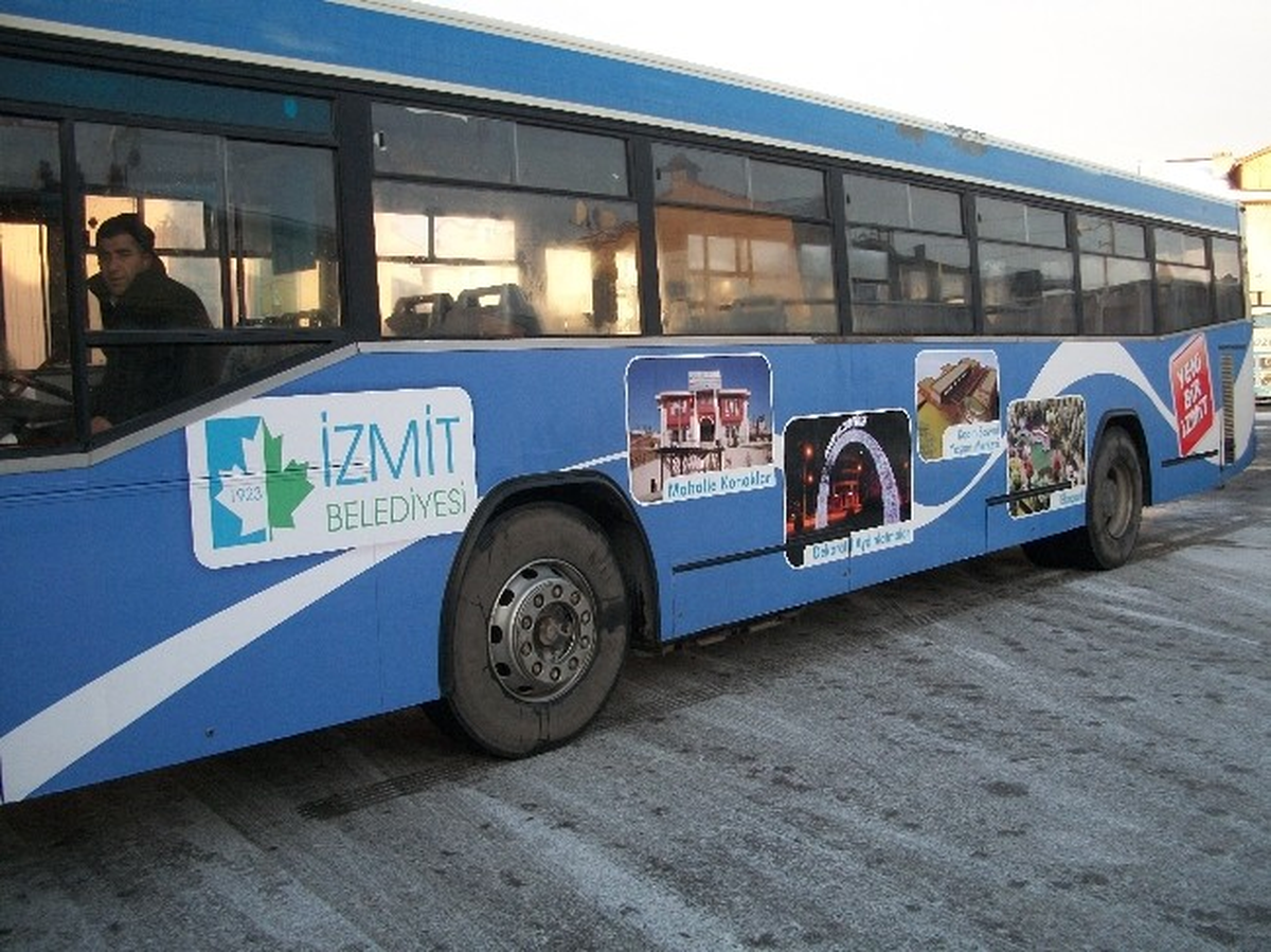 İzmit\'te 8 Bin Kişi Pazara Taşındı
