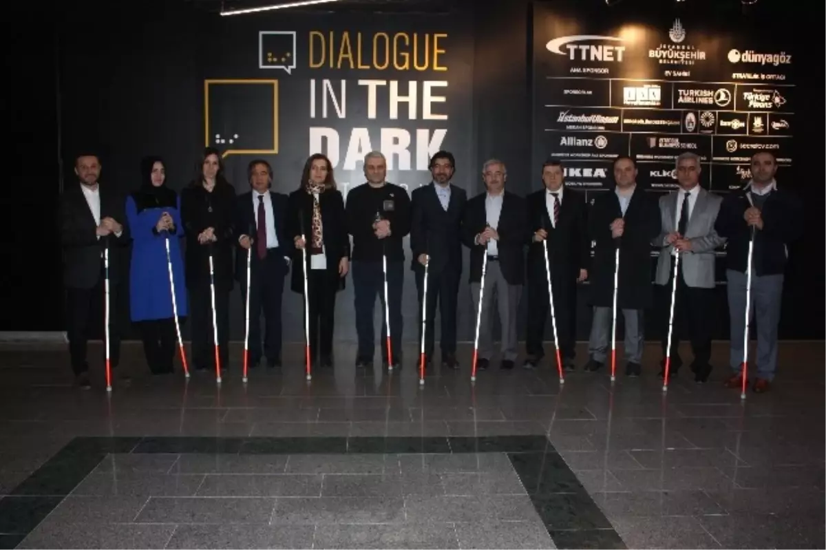 Karanlıkta Diyalog" Sergisi İstanbul\'da