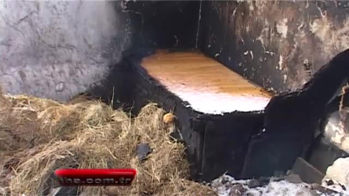 Kars\'ta Evleri Yanan Aile Yardım Bekliyor