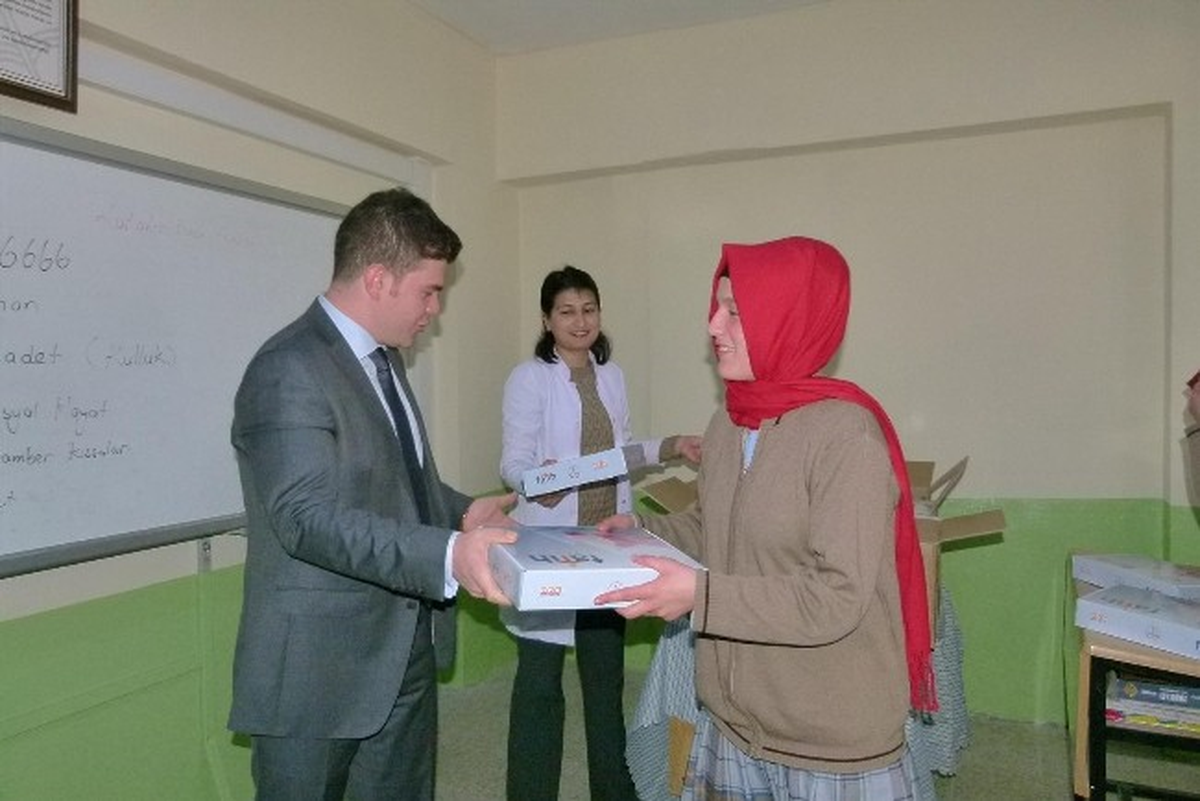 Kelesli Öğrenciler Tabletlerine Kavuştu