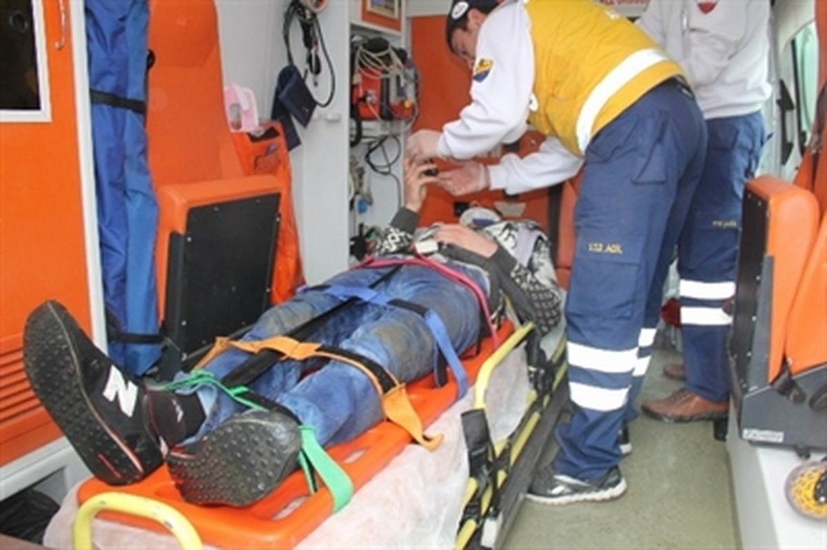 Kırmızı Işıkta Geçmeye Çalışan Yayaya Minibüs Çarptı