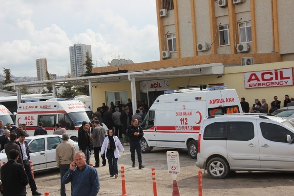 Mardin\'de Köylüler Kum Ocağına Saldırdı: 12 Yaralı