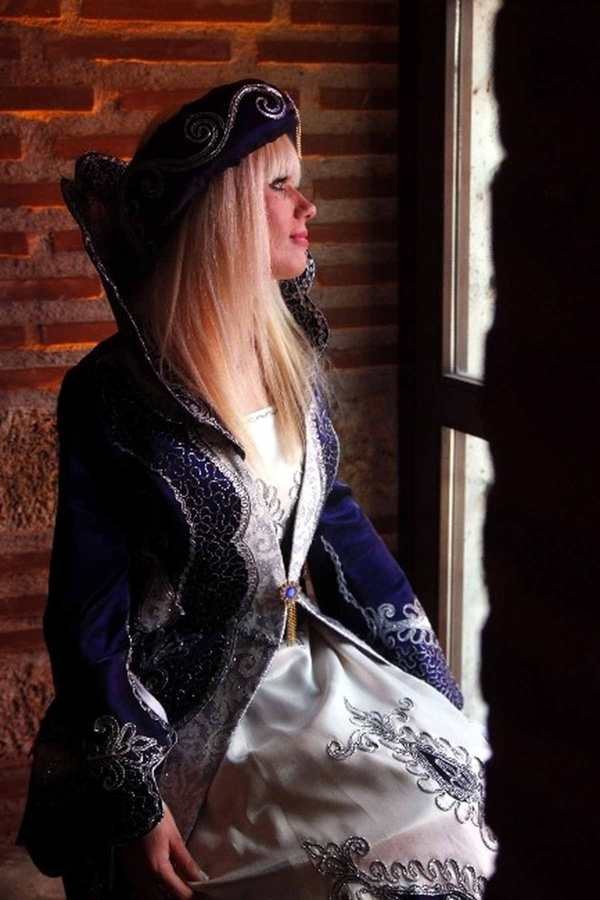 Mahidevran Sultan\'ın Kostümleri Tarihi Hamamda Tanıtıldı
