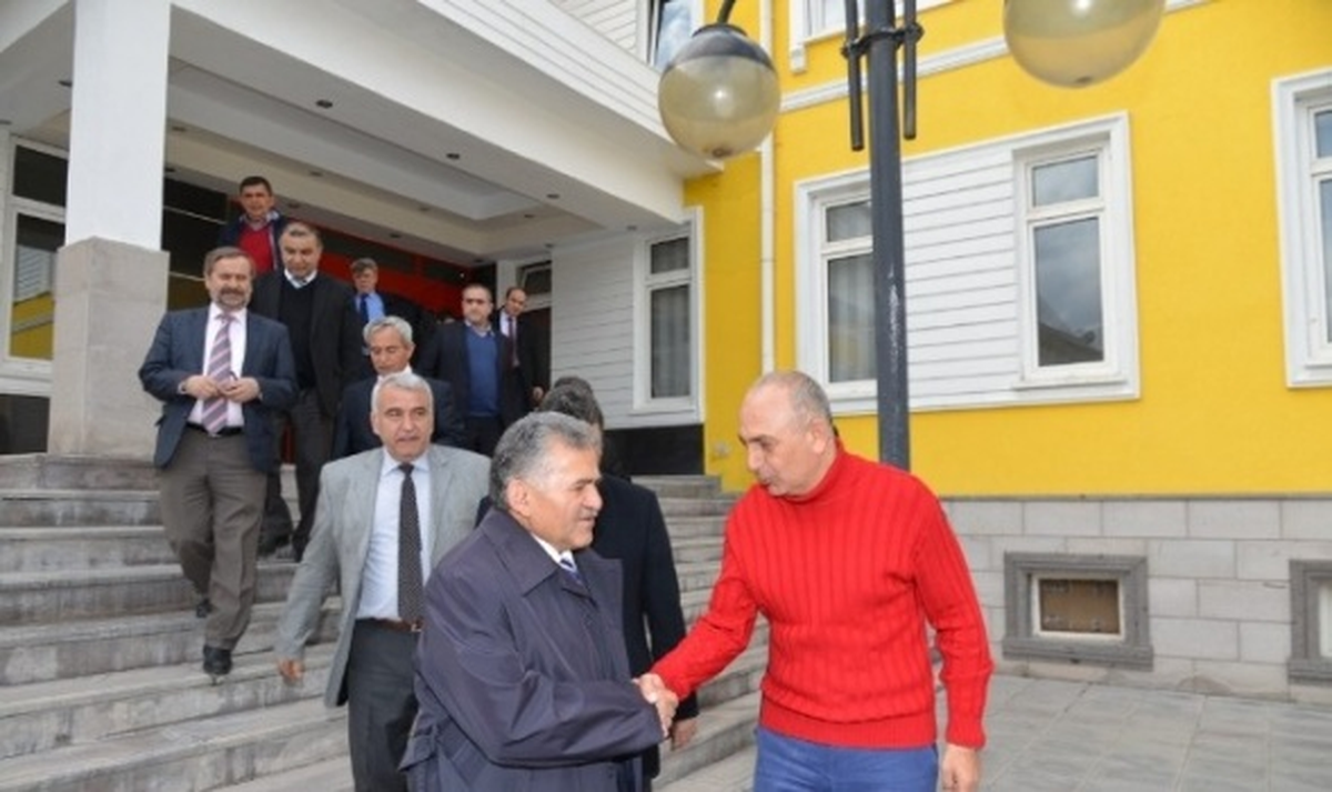 Melikgazi Belediye Başkanı Büyükkılıç\'tan Kayserispor\'a Ziyaret