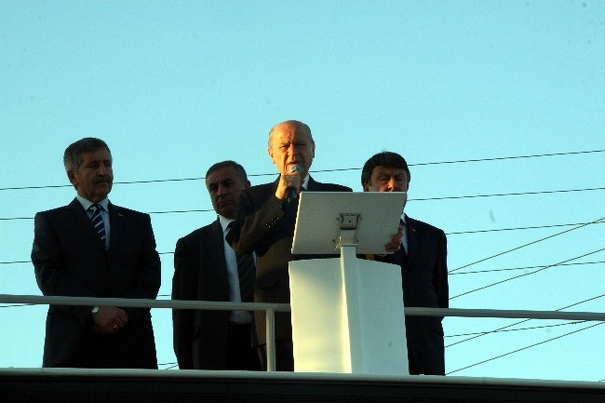 Bahçeli: Türkiye\'de Ukrayna\'da Olanlar Olmasın