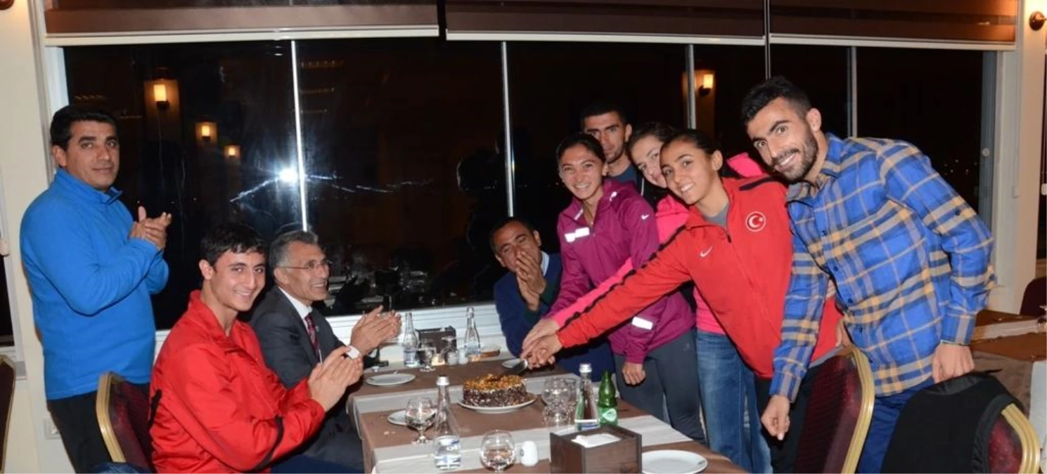 Milli Atletler Dünya Şampiyonasına Adana\'da Hazırlanıyor