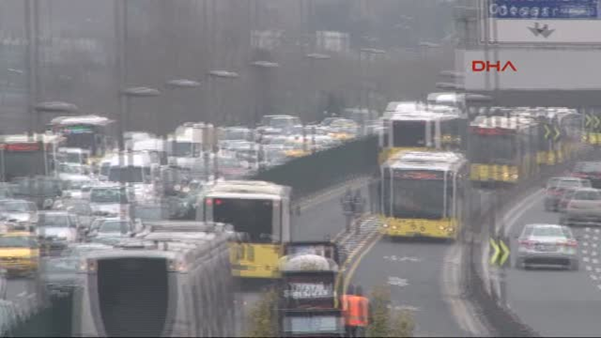 Okmeydanı\'nda Metrobüs Kazası