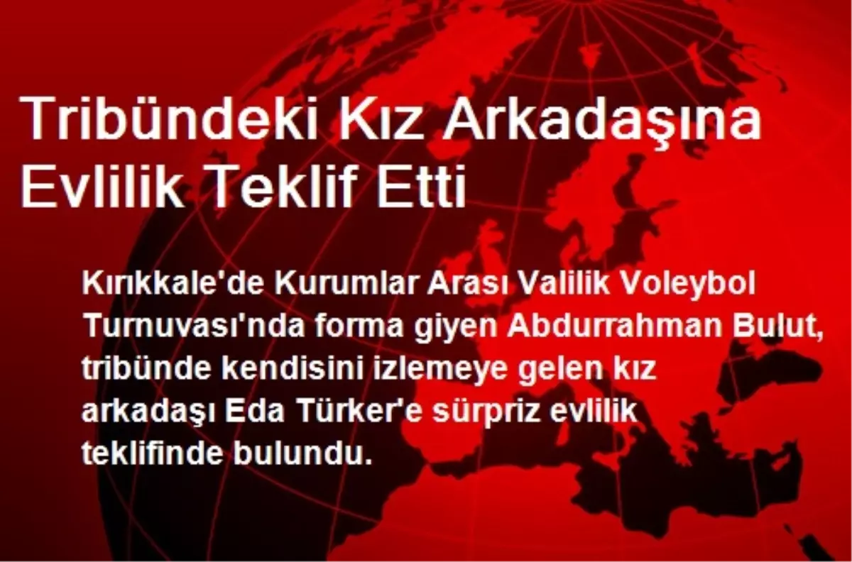 Tribündeki Kız Arkadaşına Evlilik Teklif Etti