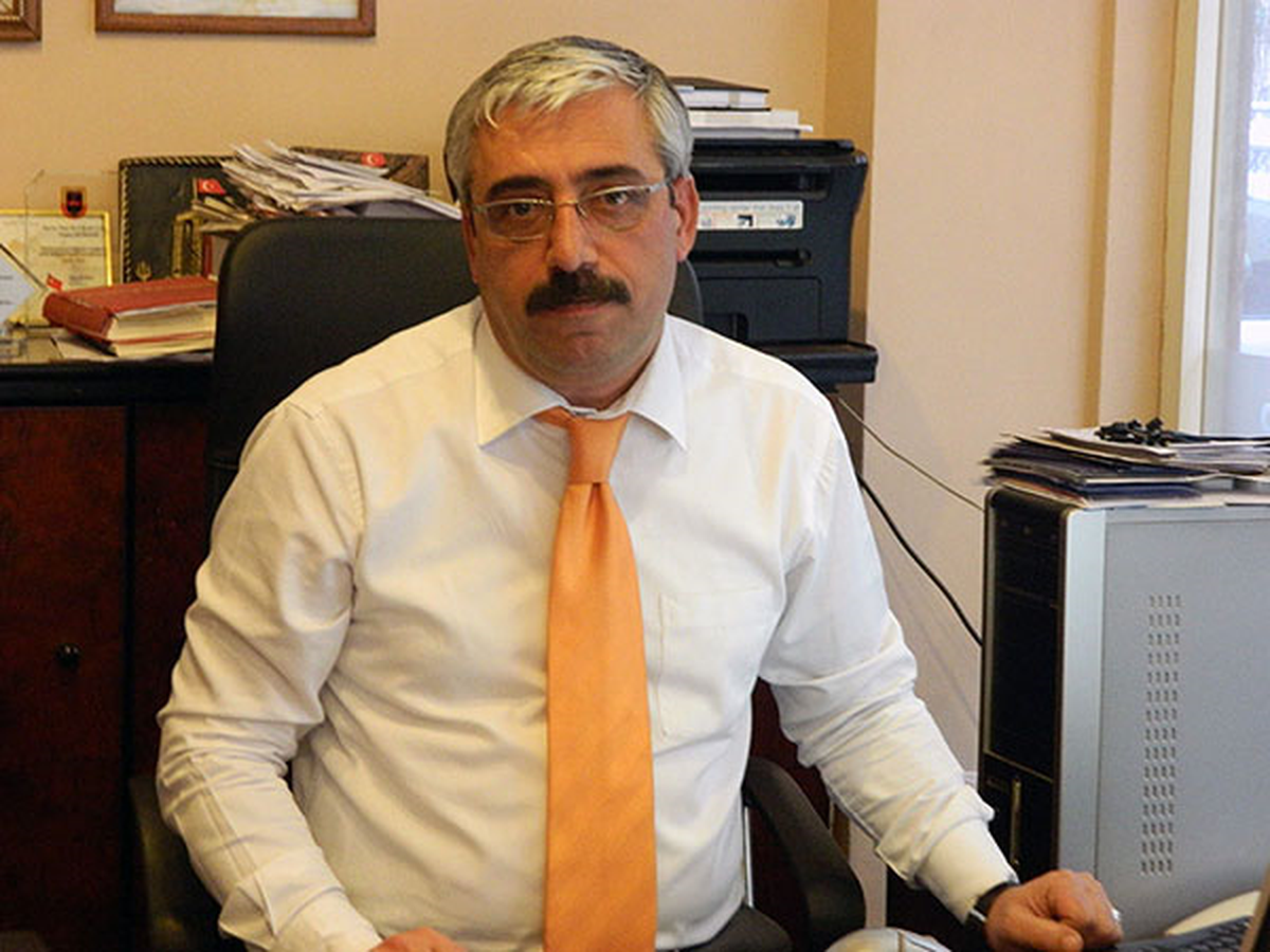 Şarköy\'de MHP Seçim Minibüsüne Sprey Boyayla Zarar Verildi