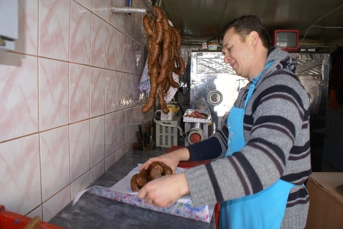 Seyitgazi\'nin Ünlü Sucuklarına Rağbet Artıyor