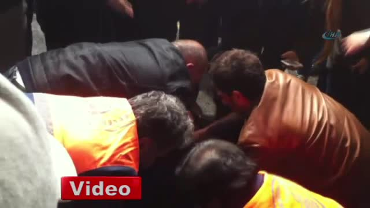 Şişli\'de Metrobüs Kazası: 2 Yaralı