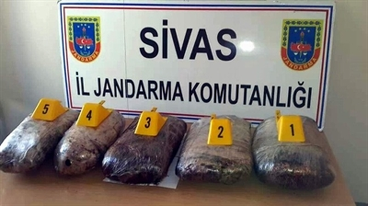 Sivas\'ta 15 Kilogram Esrar Ele Geçirildi