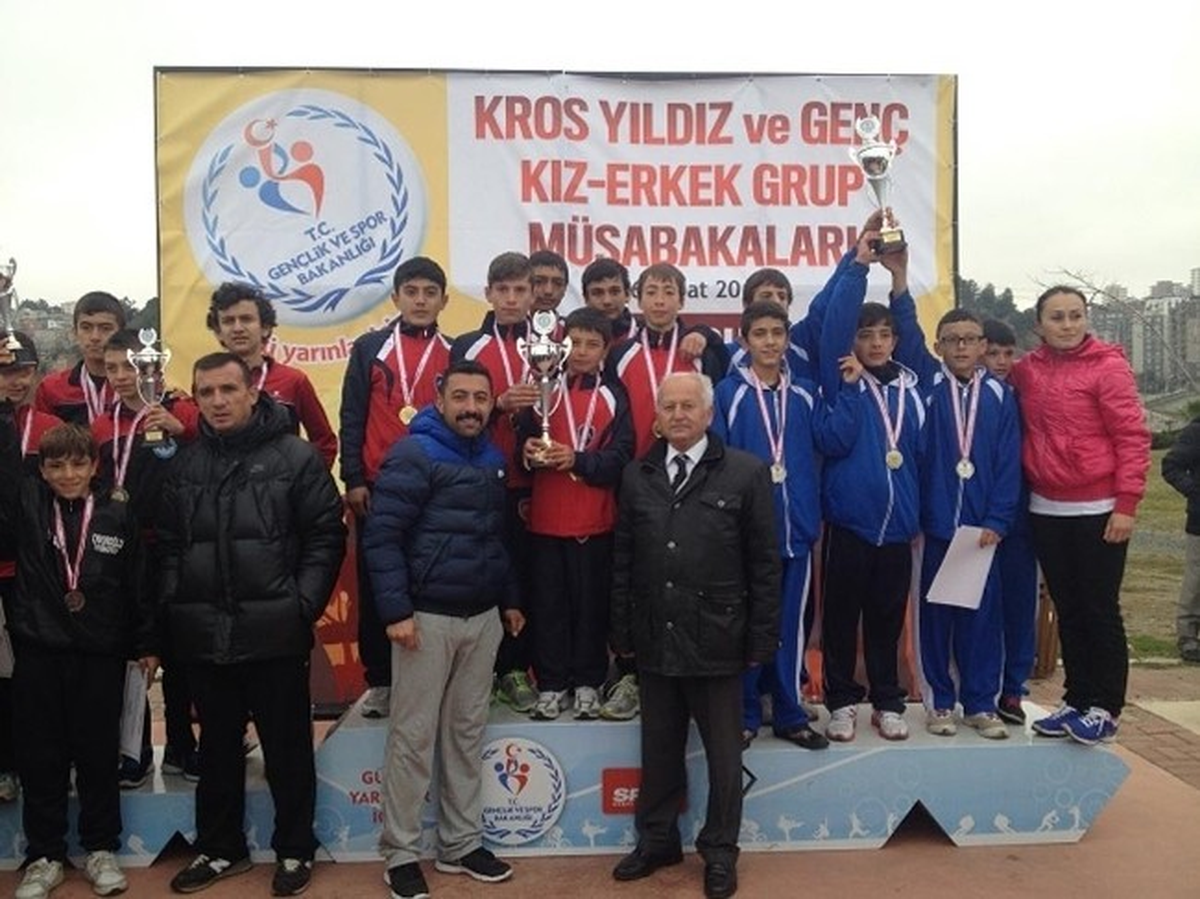 Sorgun Fatih Ortaokulu Kros Müsabakalarında Samsun Bölge Birincisi Oldu