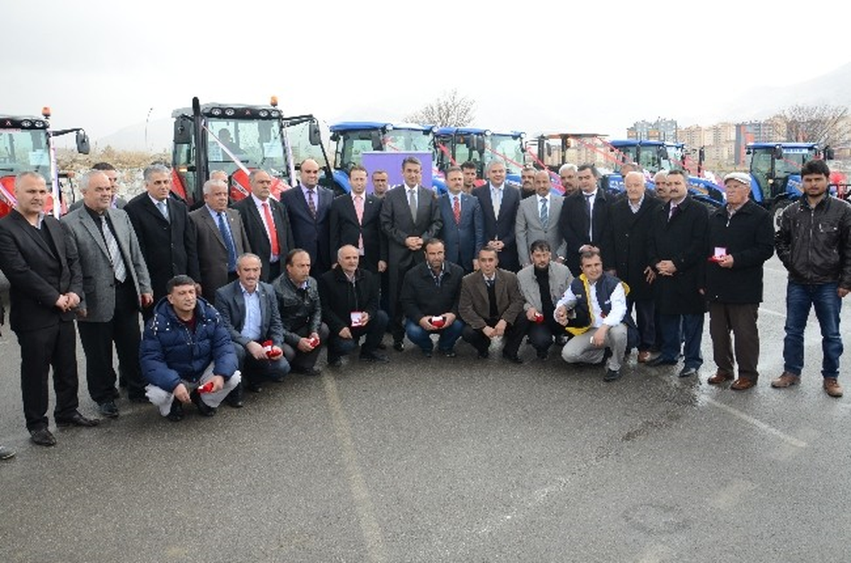 Traktörlerin Anahtarları Törenle Verildi