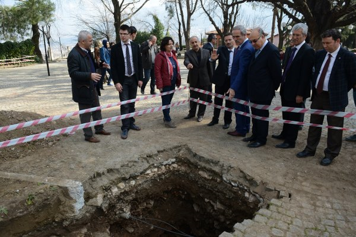 Türbeler Ecdada Yakışır Hale Geliyor