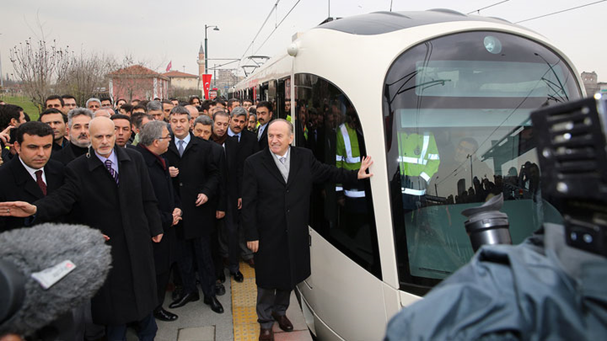 Türkiye\'nin İlk Yerli Tramvayı İstanbul Raylarında