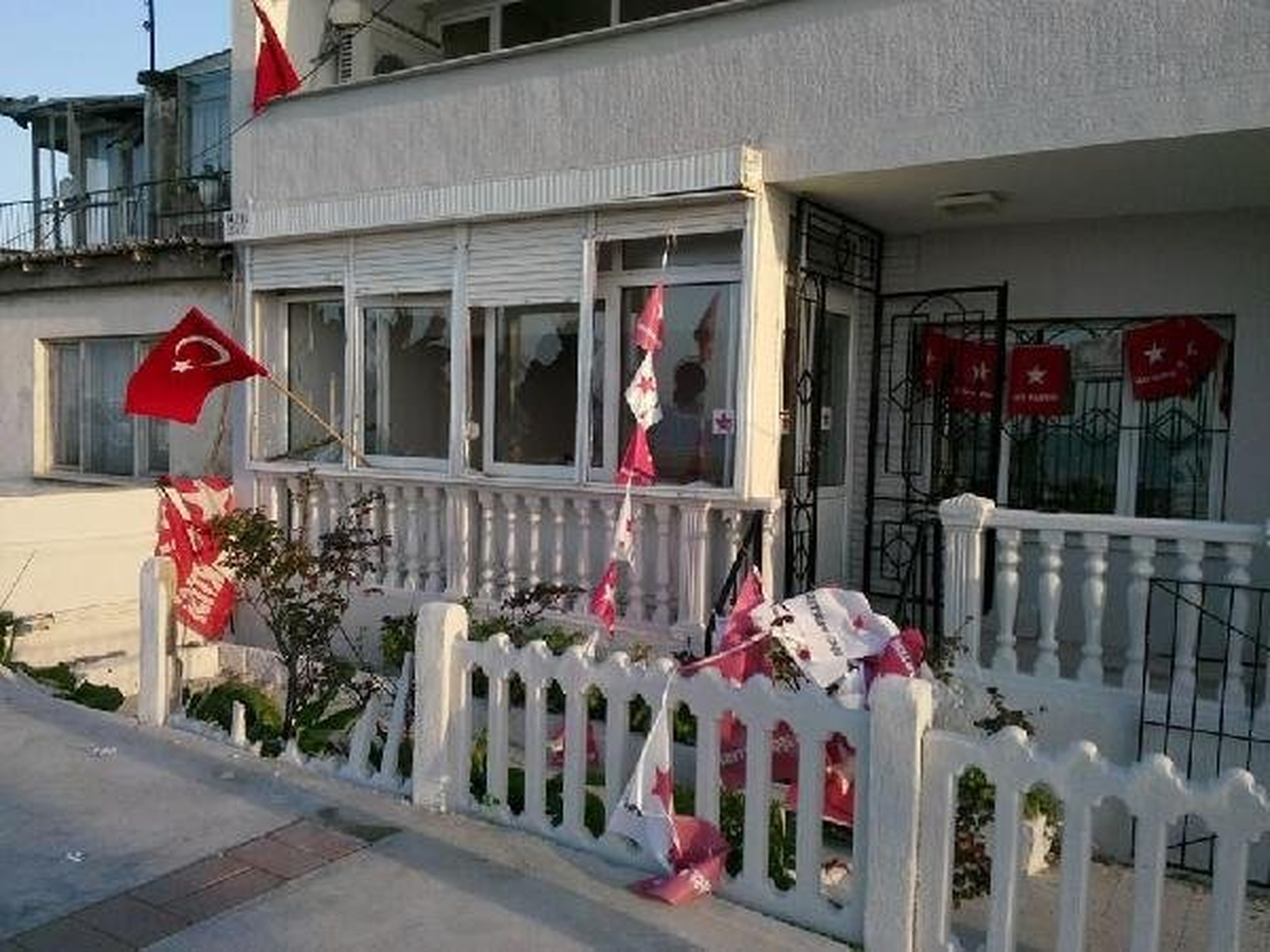 HDP\'liler Urla\'da Olay Çıkarttı