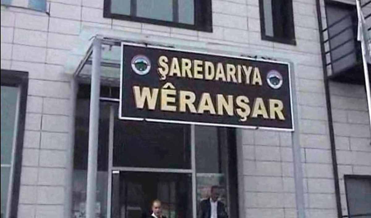 Viranşehir'de Belediye Binasına Kürtçe Tabela