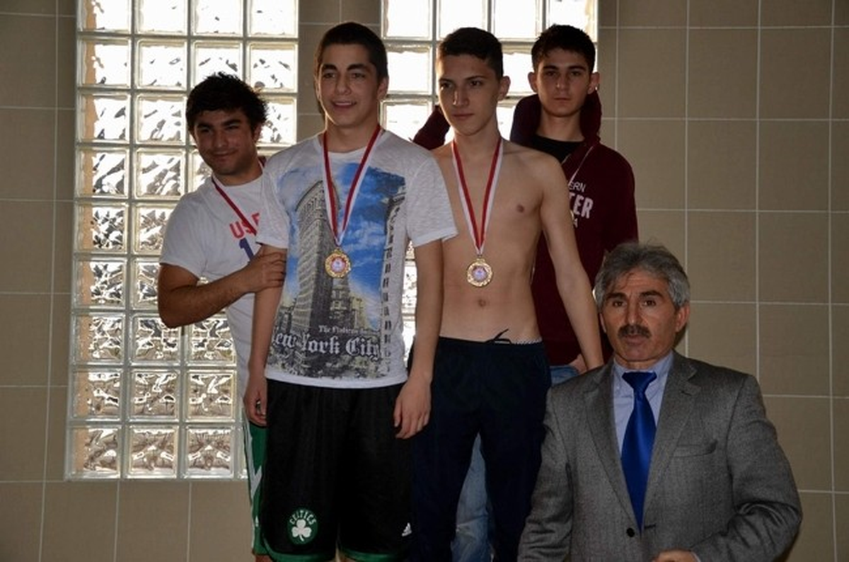 Yüzme Okullar Arası İl Birincileri Ödüllendirildi