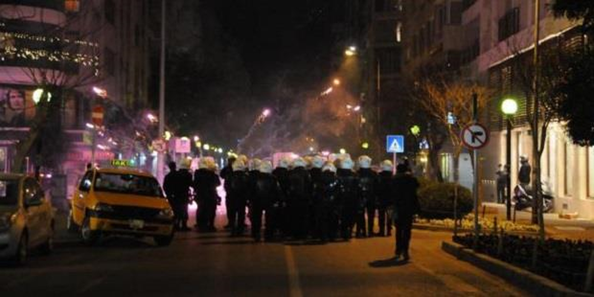Zmir\'de Ses Kaydı Protestosuna Polis Müdahalesi (4)