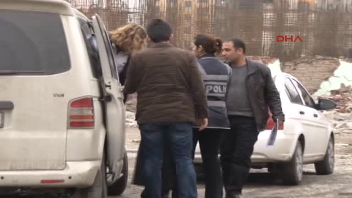 Zorla Fuhuş Yaptırıp Tecavüz Ettiği İddiasıyla Öldürdüğü Adamın Cesedini Yakıp Kemiklerini Kuyuya...