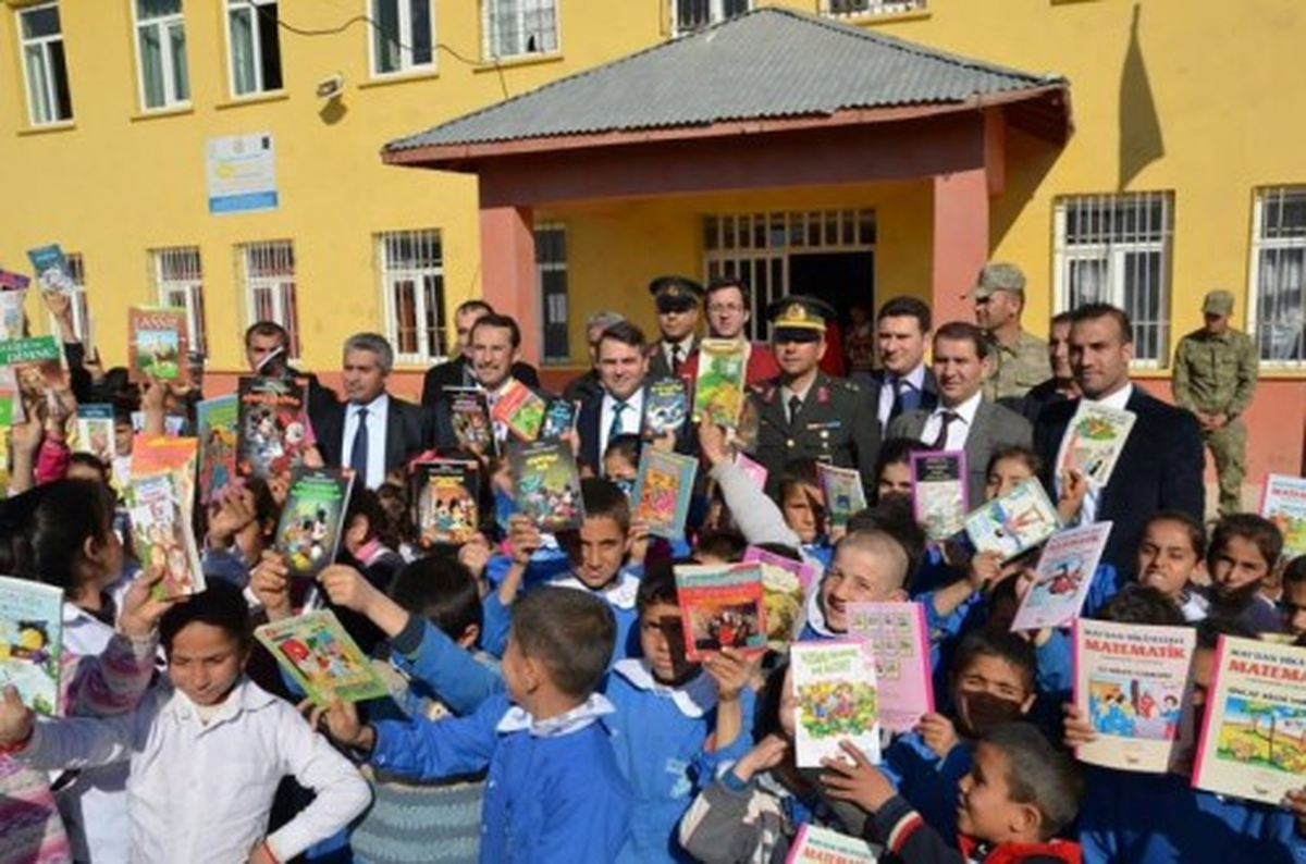 1 Kitap, 1 Mektup ve 1 Hayal, 1 Dost" Projesi