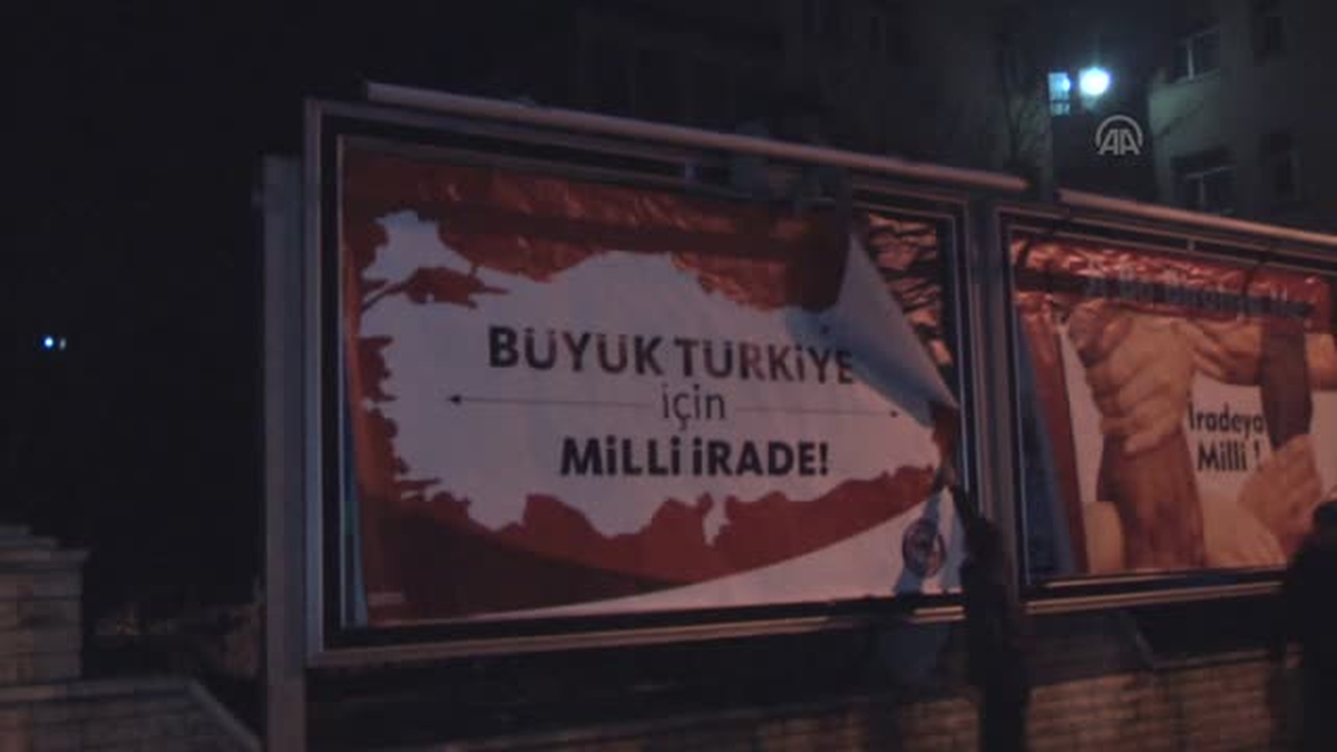 28 Şubat postmodern darbesine afişlerle dikkat çektiler -