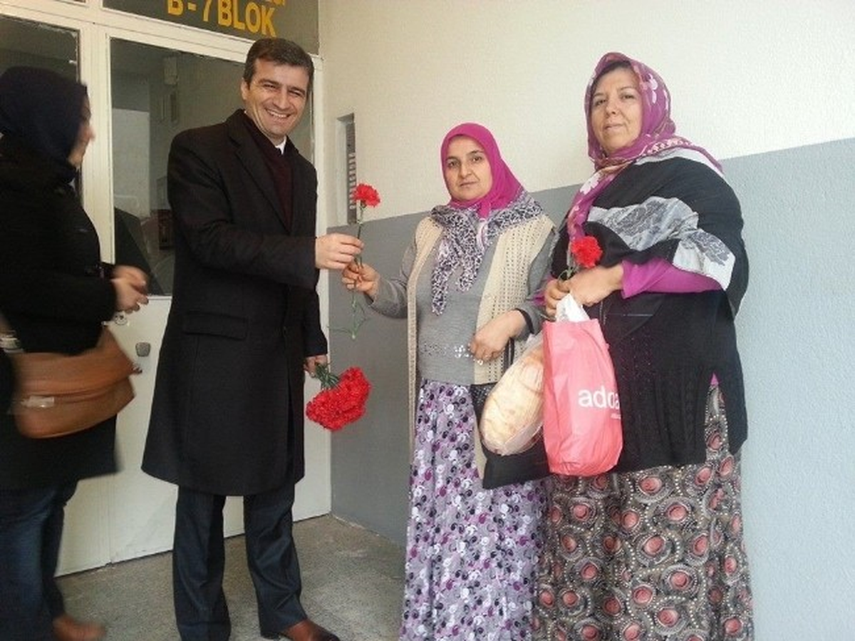 Akçakoca\'nın Genç Başkan Adayı Çalmadık Kapı Bırakmıyor