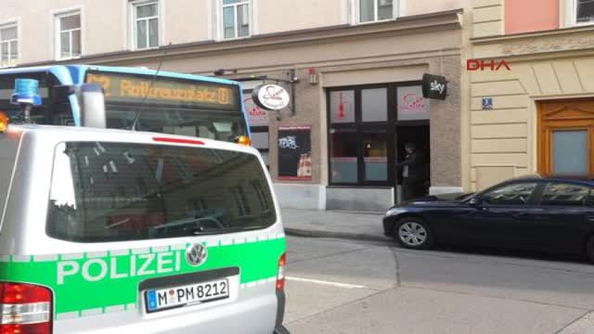 Alman Polisi \'Kara Ceketliler\' Üyelerine Operasyon Düzenledi