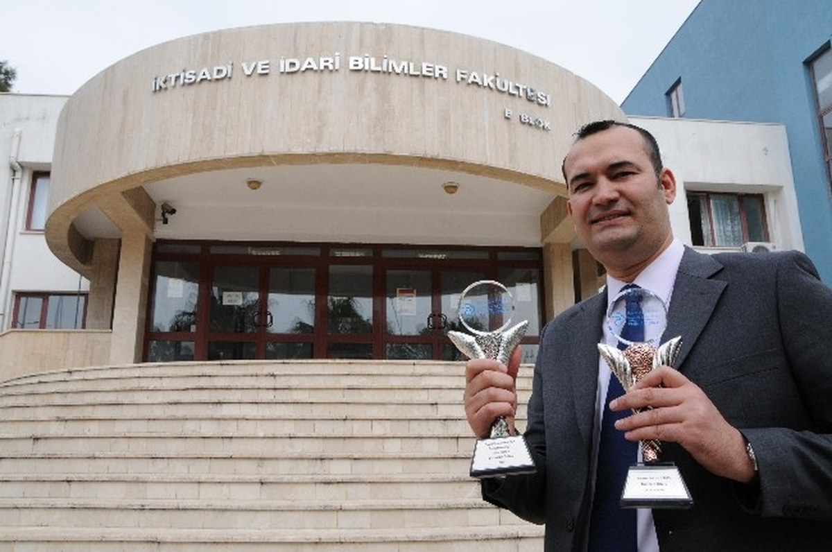 AÜ\'ye Turizm Sektöründe Birincilik Ödülü