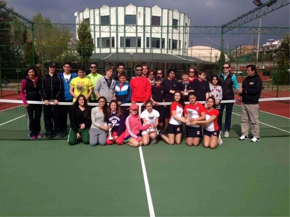 Aydın\'da Başarıları Tenisçiler Ödüllendirildi